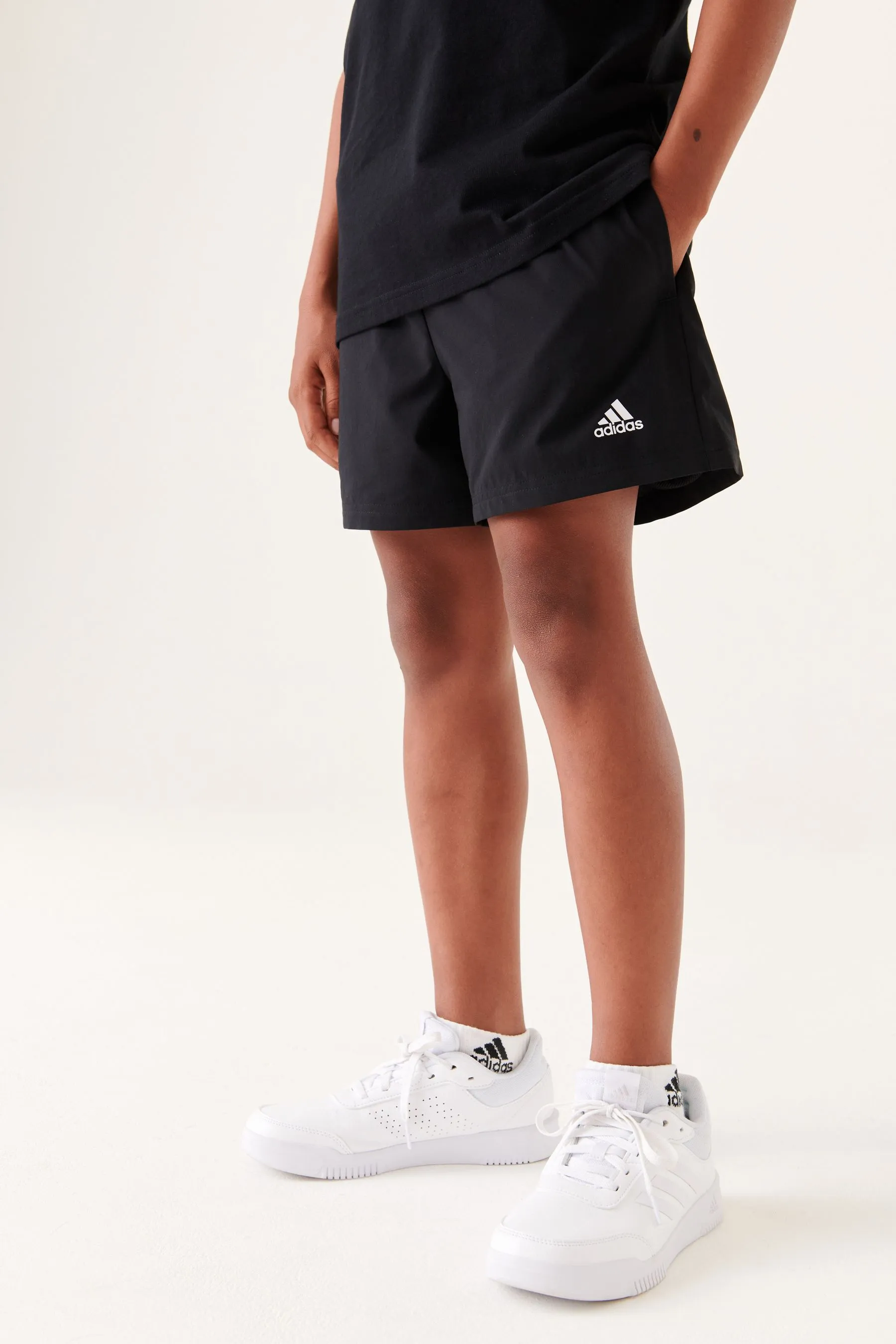 adidas Sportswear Must-have - Shorts da Chelsea piccolo con logo    