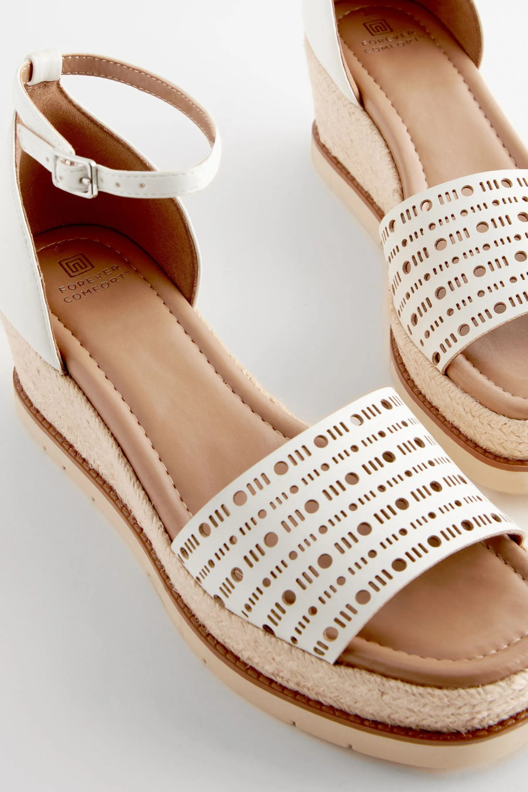 Forever Comfort® - Espadrillas con zeppa e intagli    