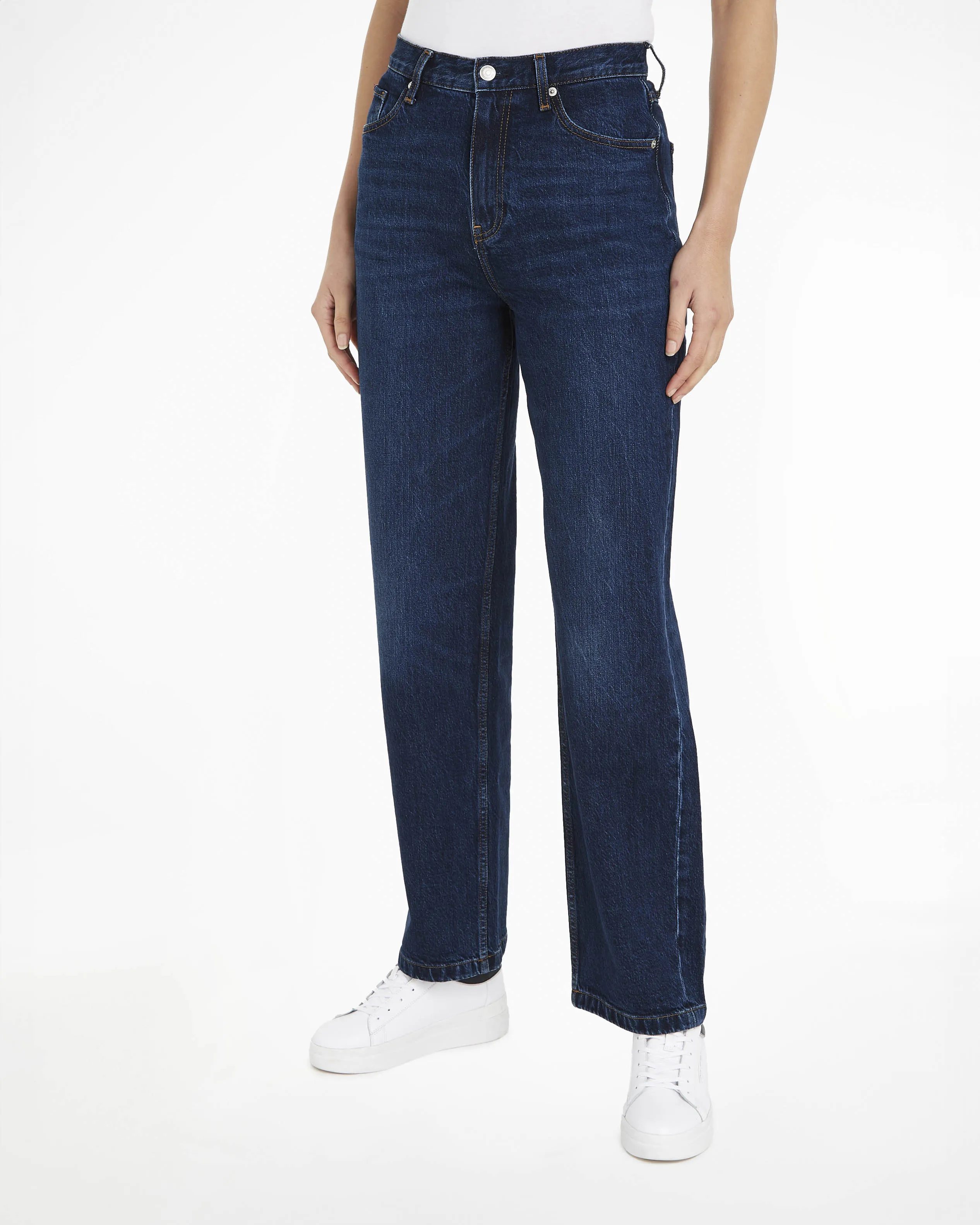 Jeans blu stone washed dalla linea straight relaxed in cotone riciclato e lyocell