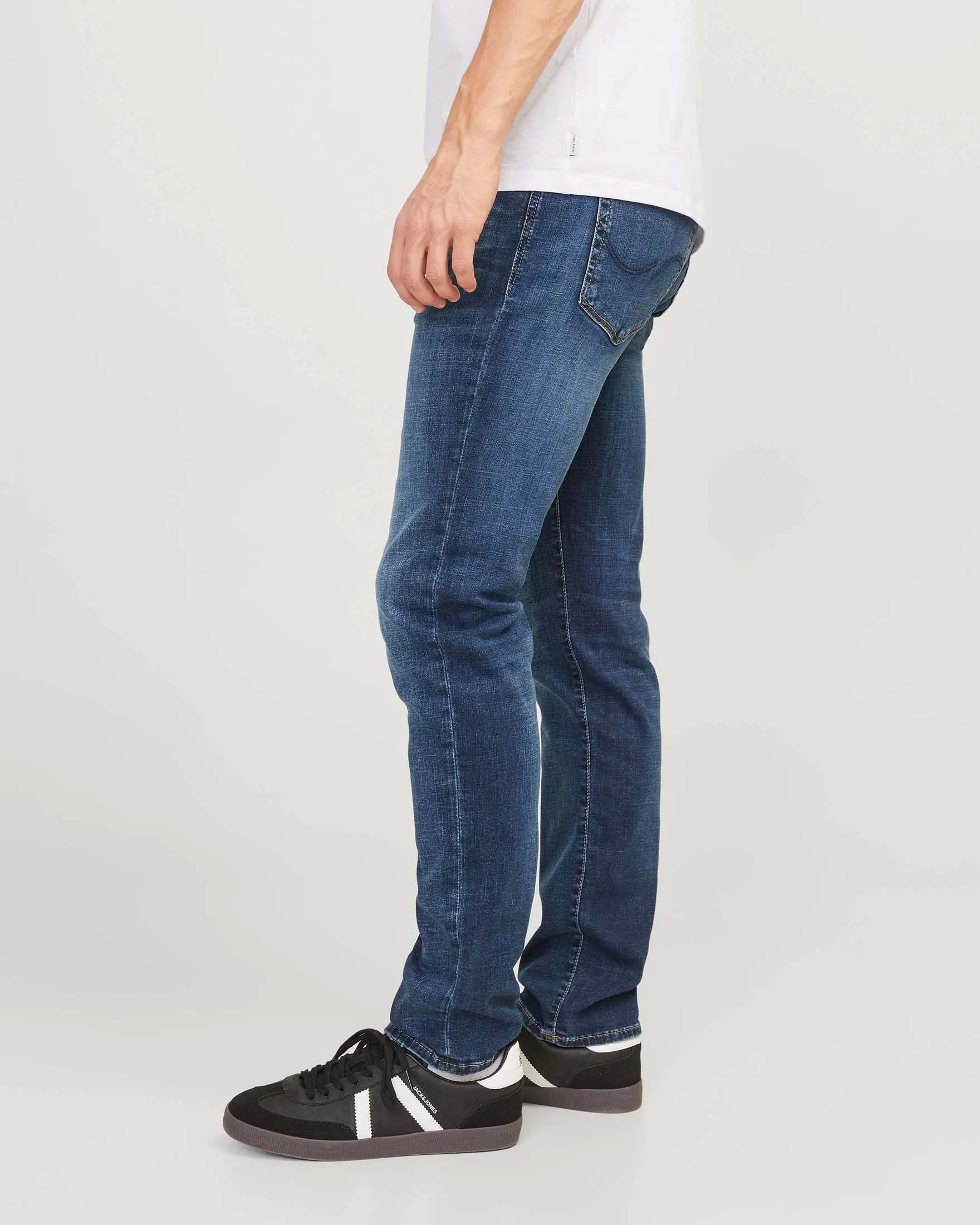 Jeans slim-fit a vita bassa in cotone stretch lavaggio medio stone washed con baffature e sabbiature