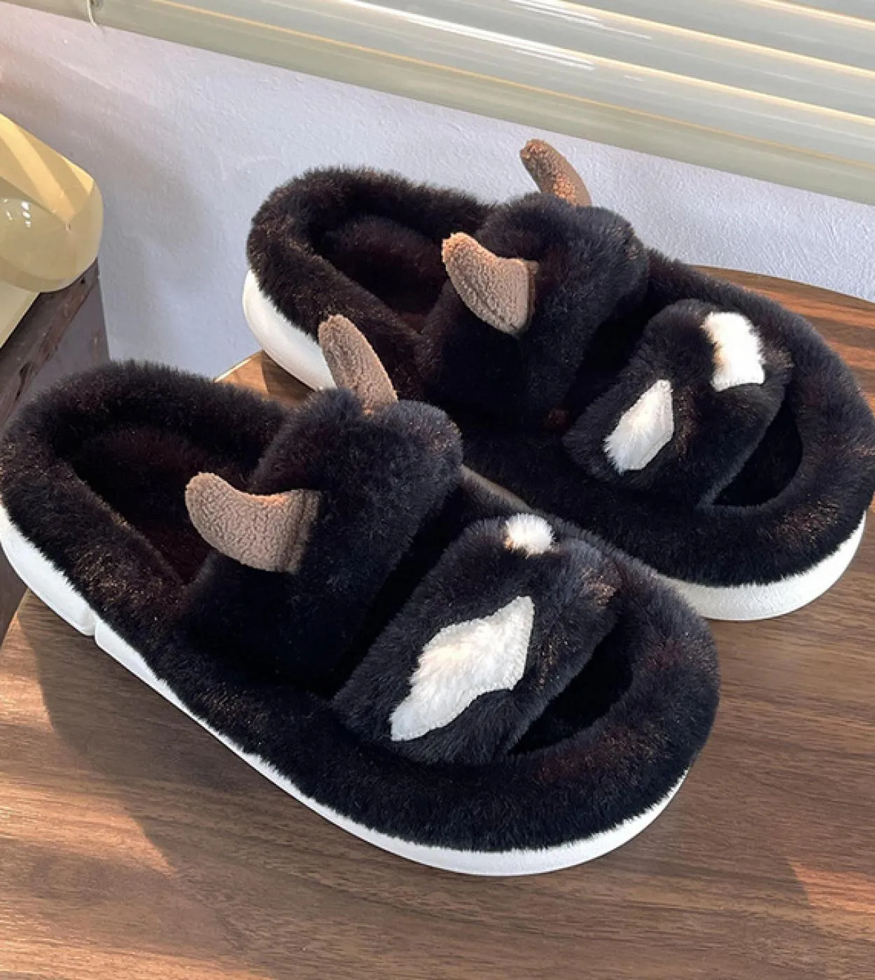 Nuove pantofole in peluche con una sola parola con fondo spesso Abbigliamento esterno da donna Pantofole da donna in cotone per