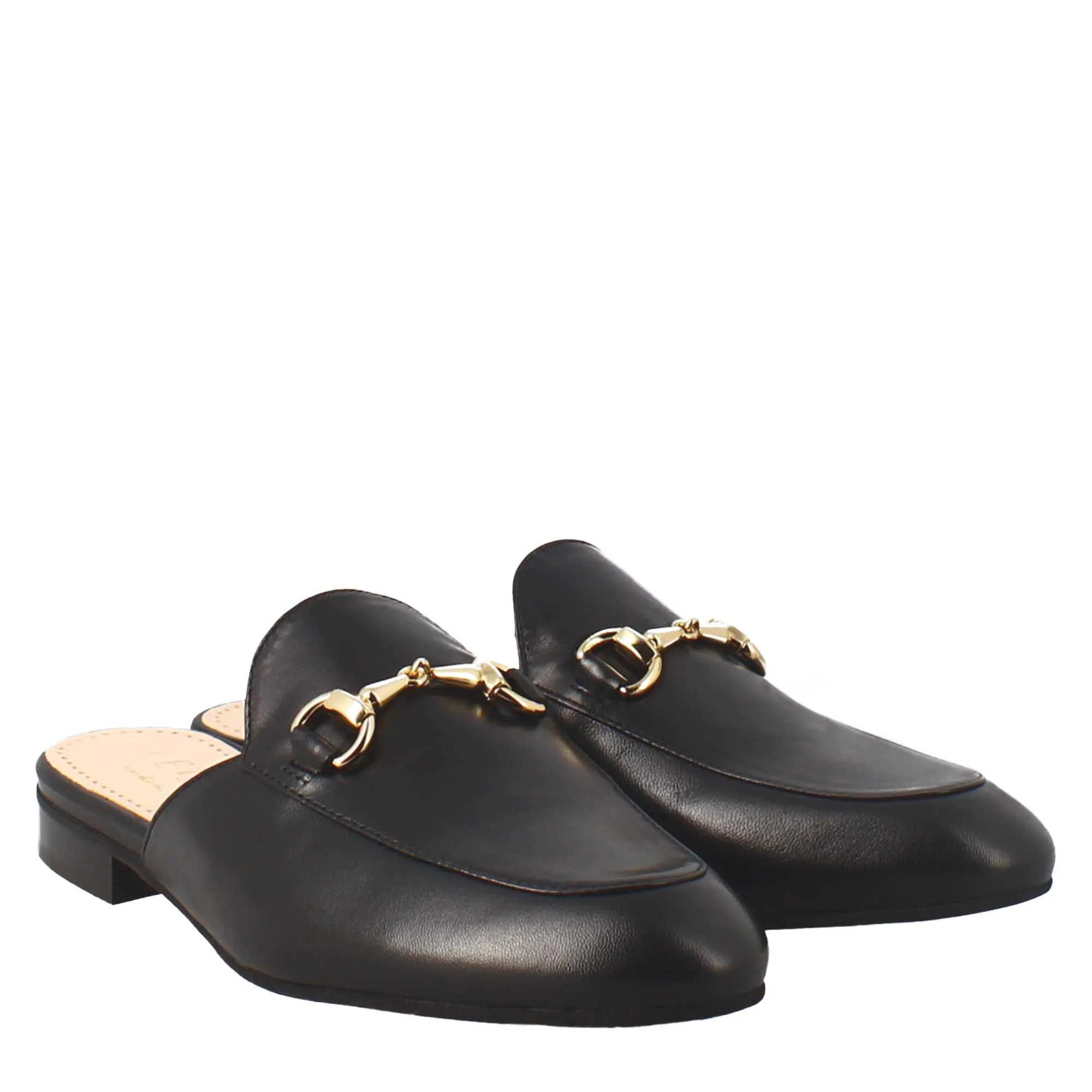 Scarpe mules con morsetto da donna artigianali in pelle color nero.