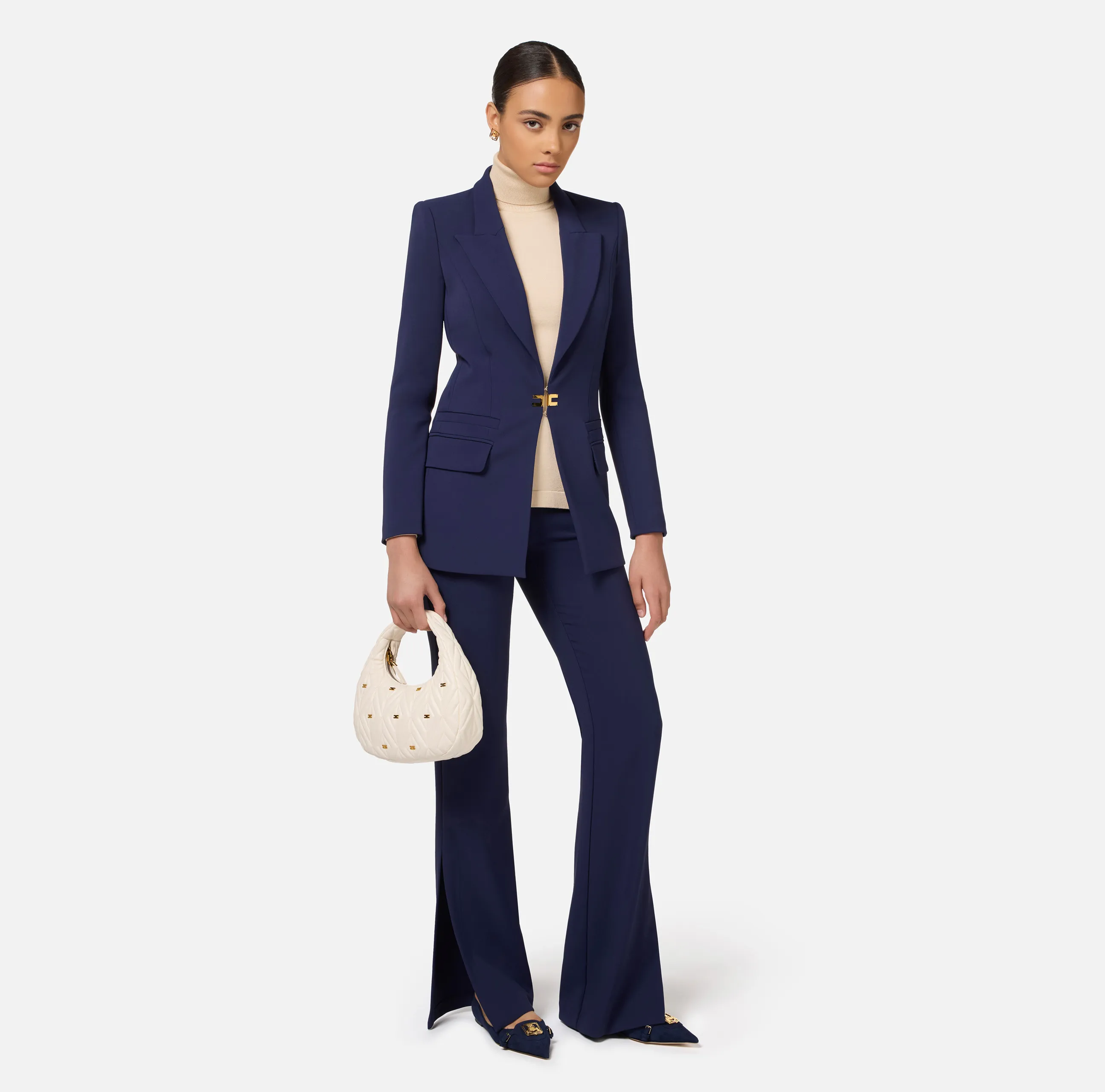 Tailleur in doppio crêpe stretch con giacca dritta e pantalone a palazzo