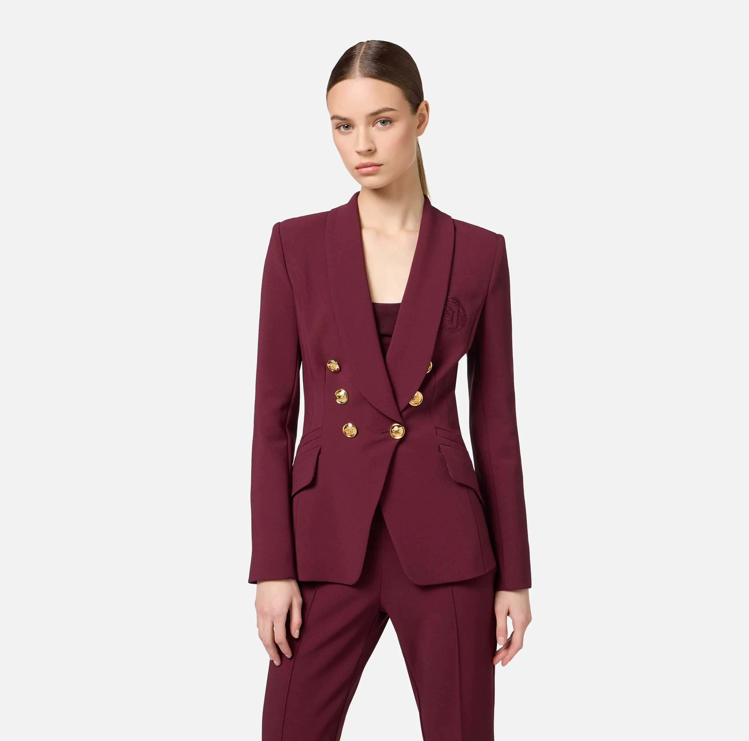 Tailleur in doppio crêpe stretch con giacca sciallata e pantalone a palazzo